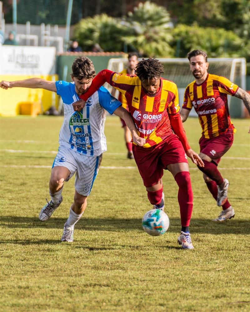 Alghero calcio, il "ventuno" non vince al banco del destino. Con lo Stintino è 2-2: finisce la striscia dei record, ma resta il carattere