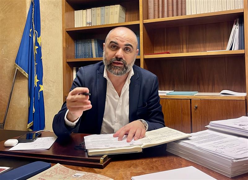 Il paradosso della traversata: la Sardegna finanzia ferrovie continentali con la tassa sulle emissioni navali