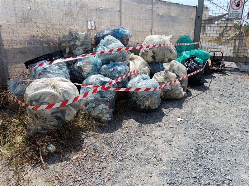 Volontari in azione: raccolti 40 bustoni di spazzatura al Villaggio dei Pescatori