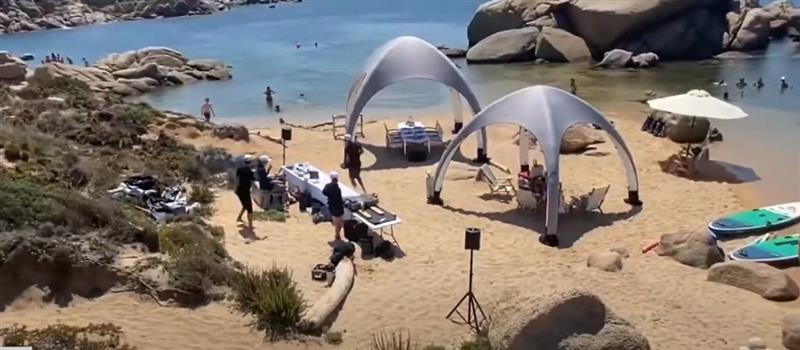 Talmone, lo yacht, la spiaggia e l’Italia che s’inchina