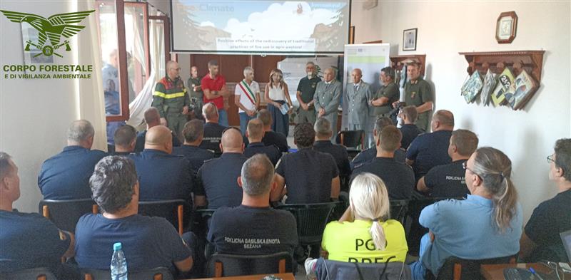Suni, il Corpo Forestale sardo insegna il fuoco prescritto agli sloveni