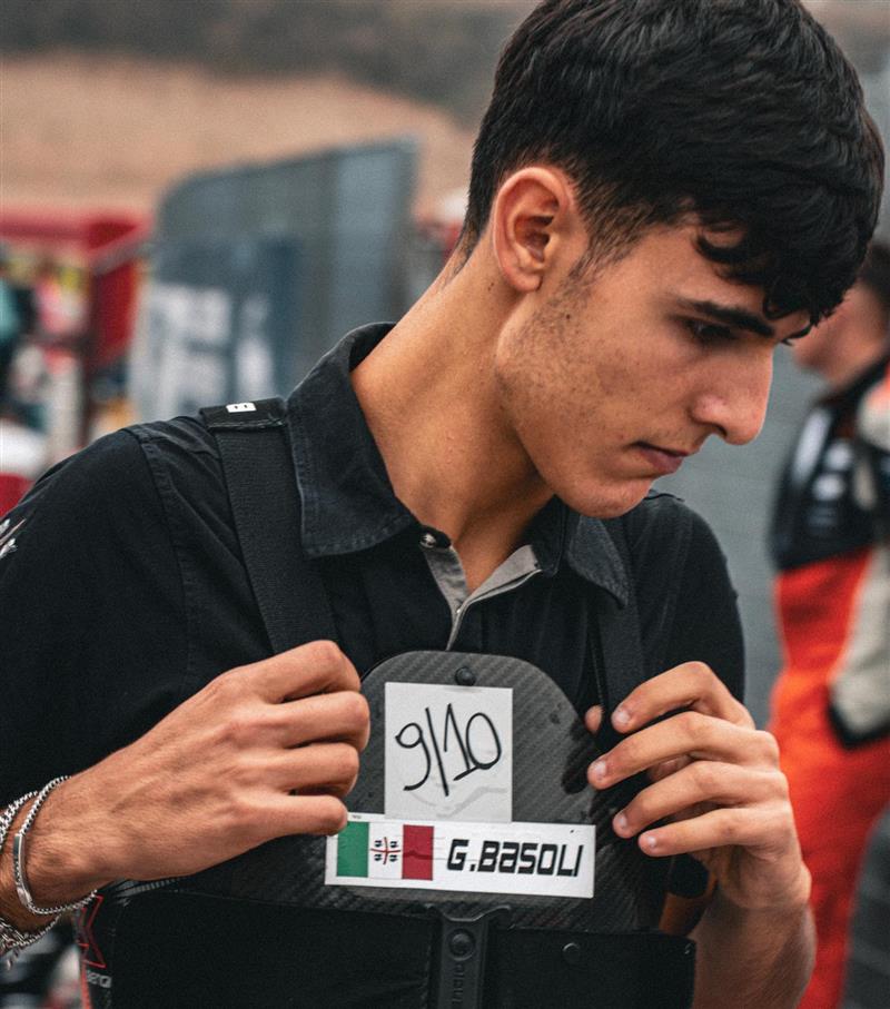 Il pilota cagliaritano Giorgio Basoli al via del Campionato Legend Cars Trophy 2026. Sei round, da aprile a novembre, che lo verranno impegnato tra Vallelunga, Varano, Magione, Mugello e Misano