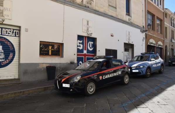 Ozieri: Risse, droga e strade bloccate dalla folla - la Polizia sbarra per un mese le porte del bar La Centrale