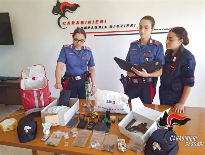 Monteacuto, blitz antidroga dei Carabinieri: denunciati cinque giovani, due sono minorenni