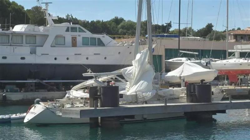 Olbia, 21enne trovato morto in barca a Portisco: possibile intossicazione da esalazioni