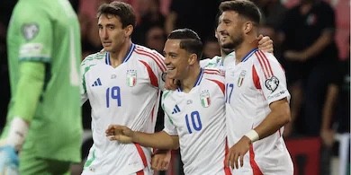 Dopo una gara pirotecnica l’Italia supera Israele e torna in corsa per il primo posto nel girone per la qualificazione ai prossimi mondiali. Barella, non in giornata, sostituito nella ripresa