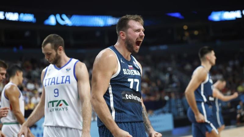 Flop dell’Italia del basket agli Europei 2025. La Slovenia di un super Doncic (42 punti) rimanda a casa gli azzurri. Coach Pozzecco annuncia a fine gara le sue dimissioni.