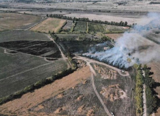 Mores, dà fuoco alle stoppie e provoca un incendio: denunciato un uomo