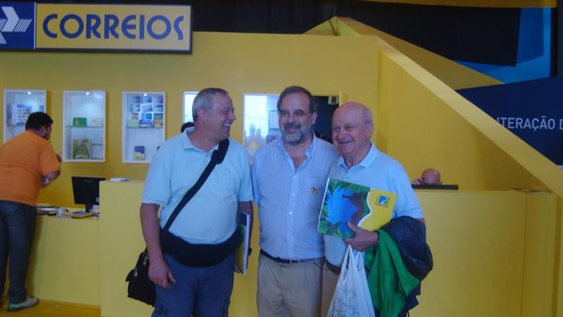 Salvatore Picconi a sinistra e Giuseppe Salvatore a destra; al centro il collega spagnolo di Madrid Estanislao Pan de Alfaro