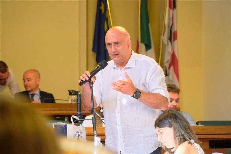 Alghero, se il vento soffia gli alberi cadono. Mulas: "Basta emergenze, serve un Piano del Verde"