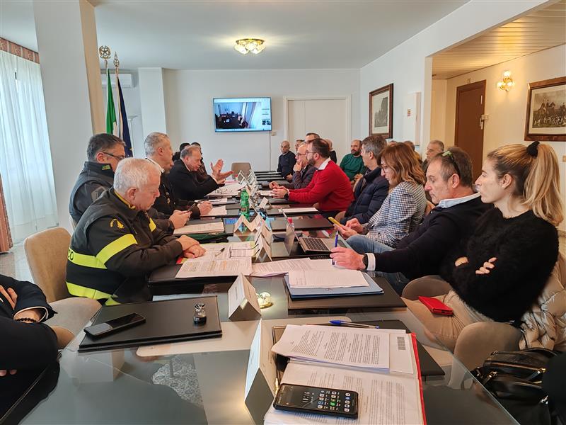 Oristano blinda la Sartiglia: niente vetro, niente botti e cani antidroga tra la folla. Il Prefetto: «Sinergia totale»