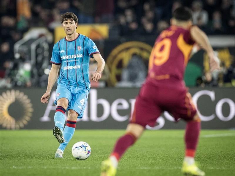 Cagliari troppo dimesso. La Roma si impone con doppietta di Malen.