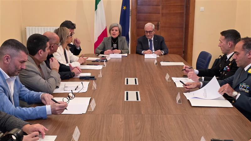 Sassari, patto d'acciaio tra Prefettura e Confcommercio: telecamere e luci per salvare la movida (e la licenza)