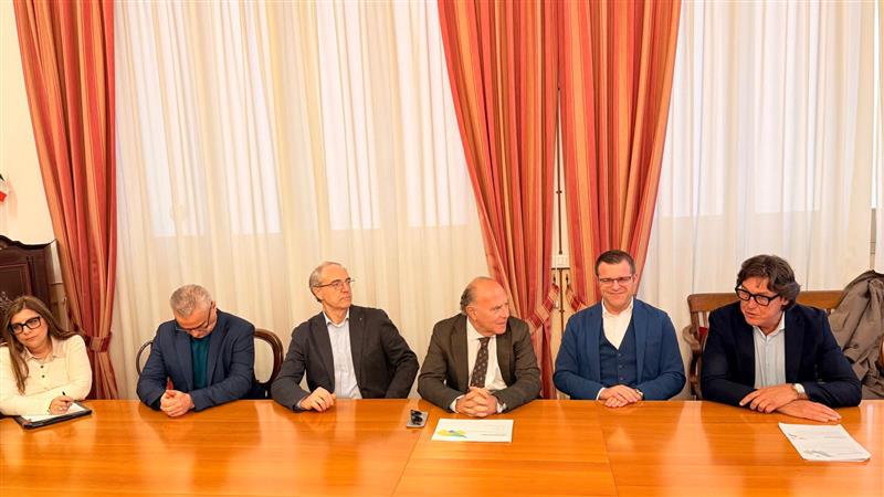 A scuola di cittadinanza. Alghero ci prova: cinque laboratori per ricucire lo strappo tra gente e Palazzo