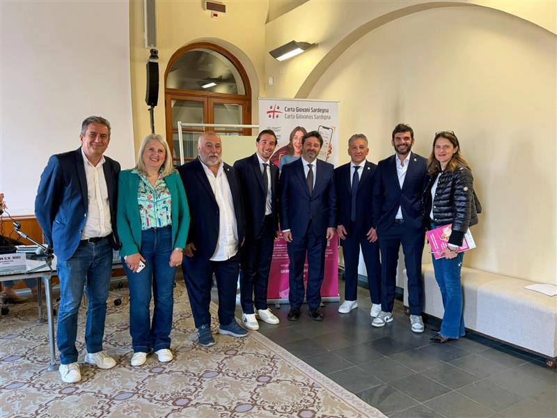 Alghero apre lo sportello europeo per i giovani e lancia la tessera per gli sconti transnazionali