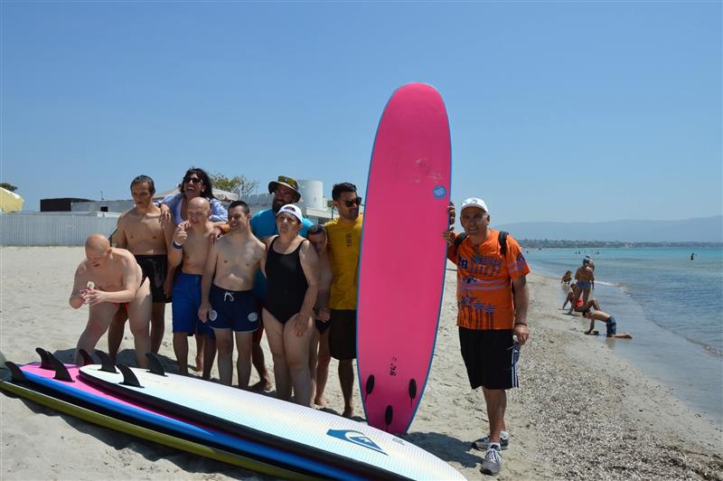 La cavalcata dell'onda inclusiva: Quando lo sport abbraccia l'anima della Sardegna