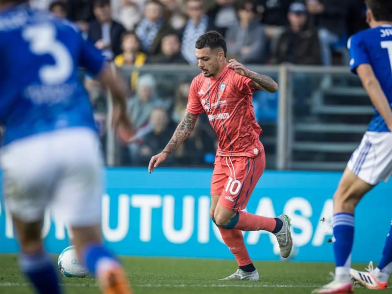 Cagliari che conquista un punto nella tana del Como. Passo avanti in classifica per Pisacane che attende ora la sosta con maggiore tranquillità.