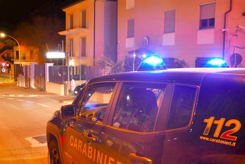 Movida sicura tra Budoni e Dorgali: via le patenti a chi beve troppo. Spunta anche una mazza di ferro