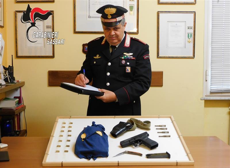 Usini, entra nel negozio col passamontagna e la pistola. Era una scacciacani, ma la paura era vera