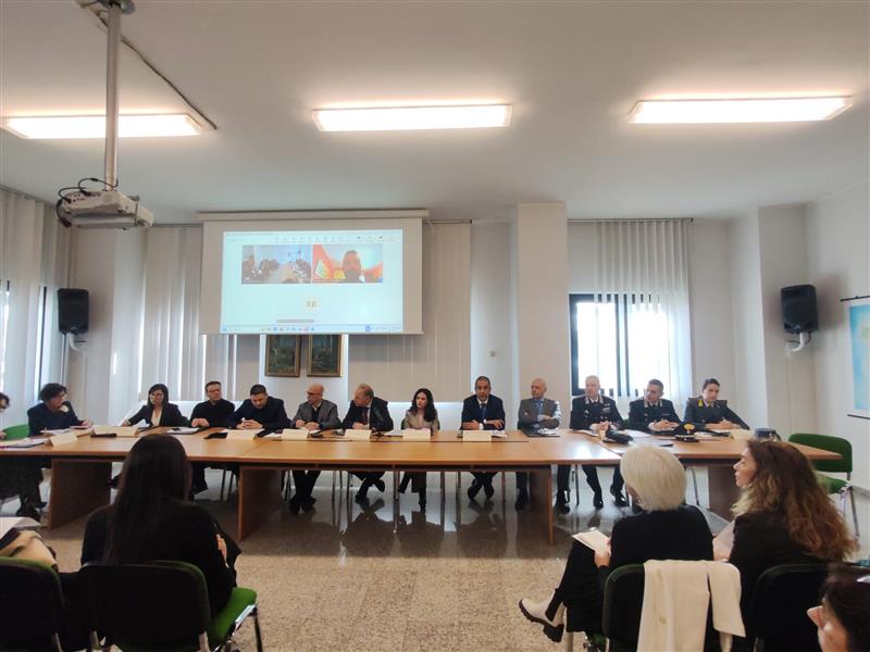 Oristano, il Prefetto chiama a raccolta scuole e sindaci: "Più ascolto e meno dispersione"