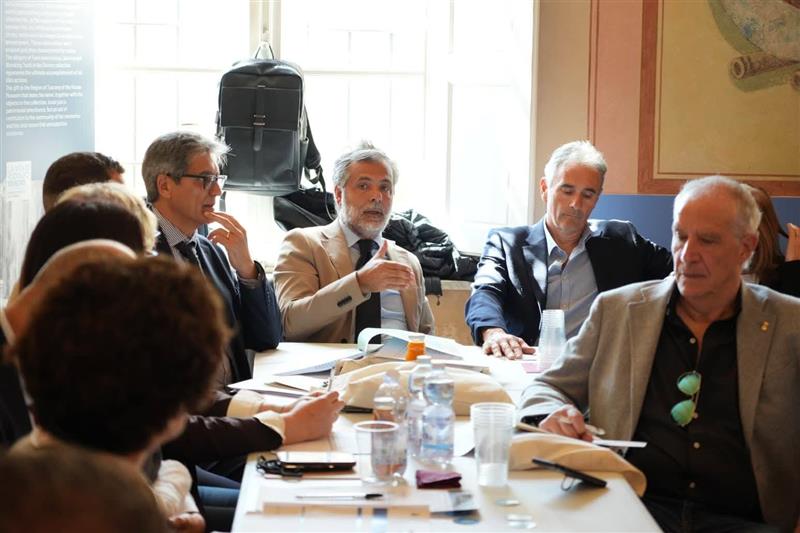 Alghero a Bibbona: la battaglia dei "comuni fisarmonica" per non morire di turismo