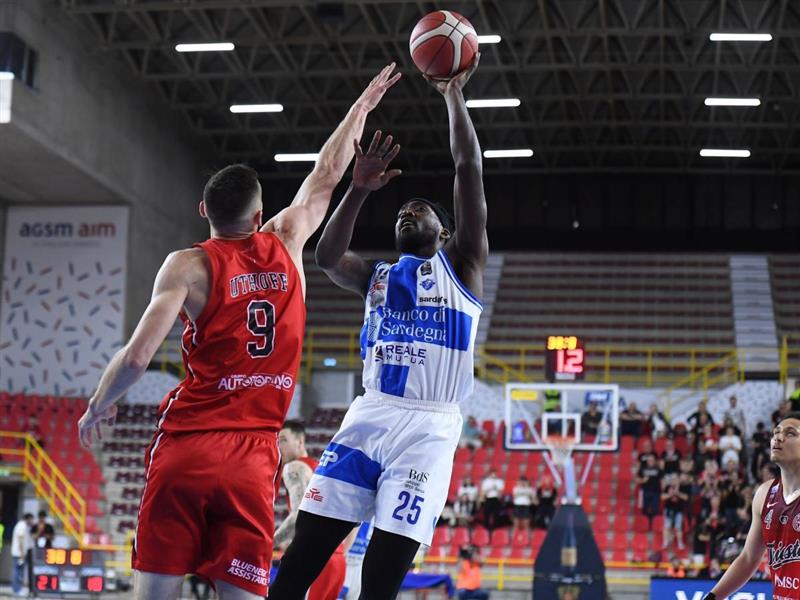 Dinamo Sassari travolta a Trieste: stagione chiusa con una pesante sconfitta
