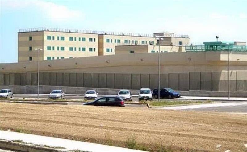 Detenuti fuori controllo a Bancali: gli agenti bloccano la rivolta in cella