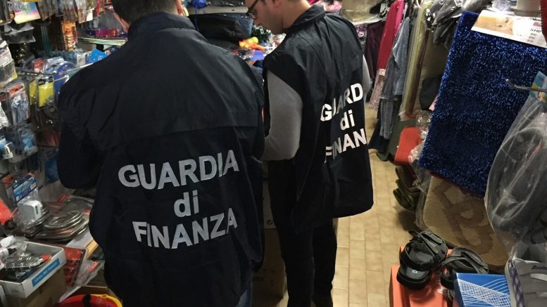 POS in spiaggia per vendere griffe false, 18 denunce in Costa Smeralda