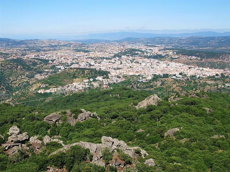 Nuoro sotto assedio: colpo spettacolare al deposito dei Monopoli di Stato a Prato Sardo