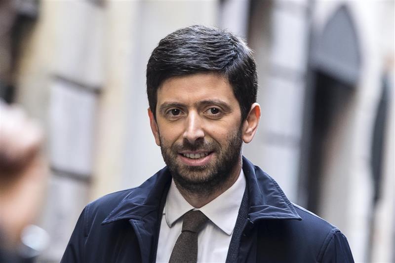 Sanità, Speranza in Sardegna: “Così non regge”. Scontro su fondi, personale e rischio privatizzazione silenziosa