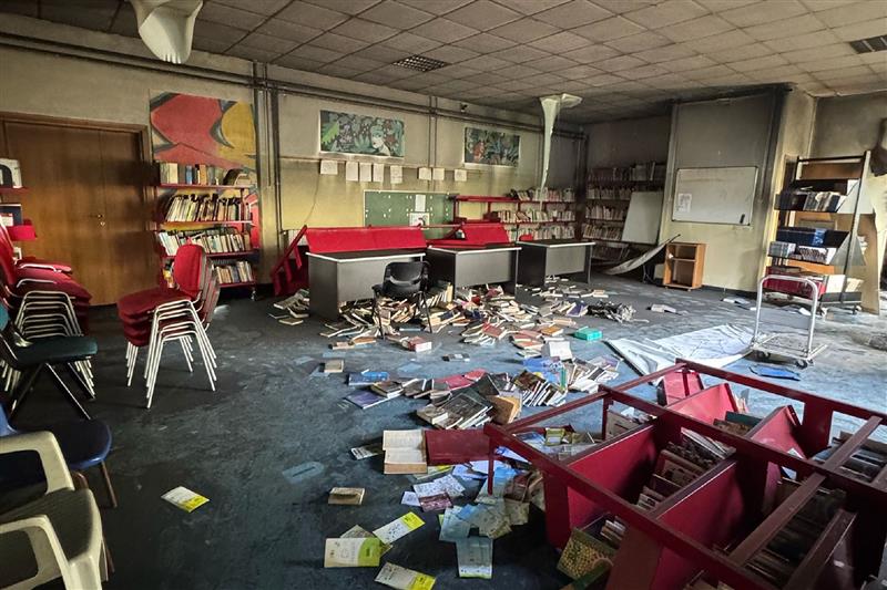 Colpiti negli ultimi giorni il Centro di quartiere StraKrash, gli uffici di via Po e il servizio igienico n.2 del Poetto. "Non saranno questi atti a fermare il nostro impegno per Cagliari"