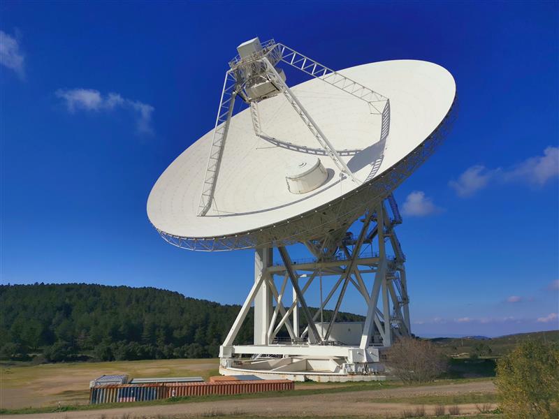 L'universo spiegato dai bambini: a San Basilio il radiotelescopio diventa una lavagna a cielo aperto