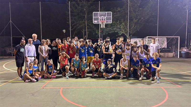 Festa del basket a Lanusei. Nell’ Under14 ha vinto l’ON FIRE CLUB, formato da Massimo Betocchi, Federico Migoni e Nicolò Nieddu. Presente il presidente FIP Tore Serra