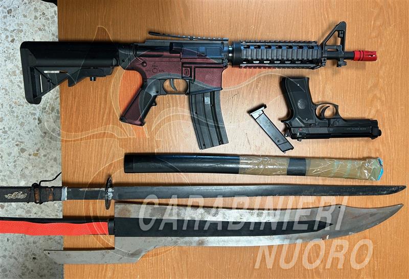 Onanì, giovane denunciato per detenzione abusiva di armi: sequestrate katana e repliche da soft-air