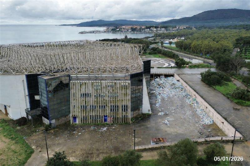 Palacongressi, Tedde ferma le ruspe: "Demolire è un