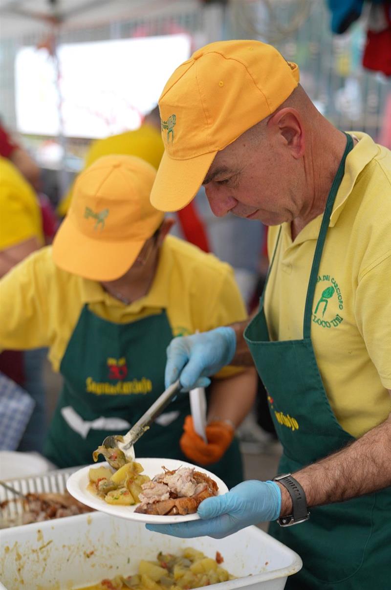 Un fiume di gente a Uri per la 34a Sagra del Carciofo: successo di pubblico tra cultura, gusto e musica