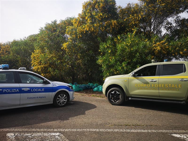 Il "lancio del sacchetto" costa caro: beccato ad Alghero l