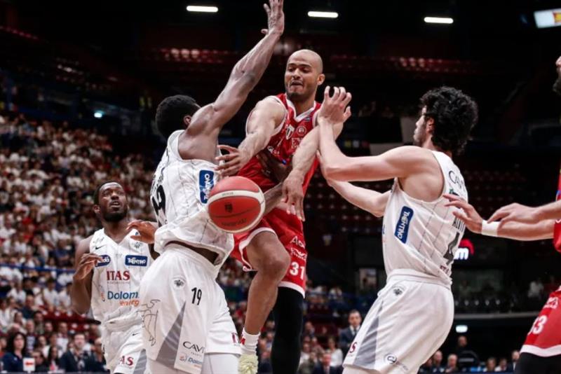 Colpo di scena ai playoff: Aquila Trento sconfigge Olimpia Milano all