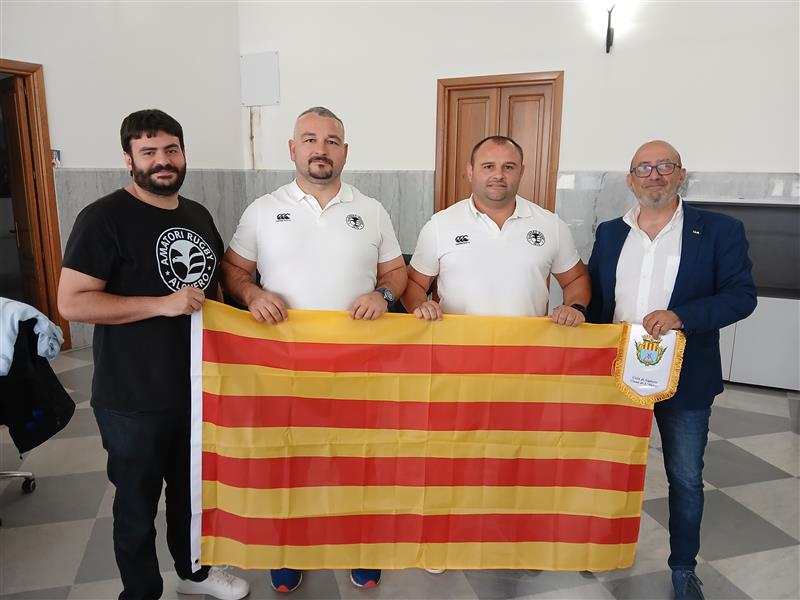 L’Amatori Rugby Alghero trionfa a Tarragona: il saluto dell’Amministrazione comunale e il ritorno del Trofeo Quatre Barres