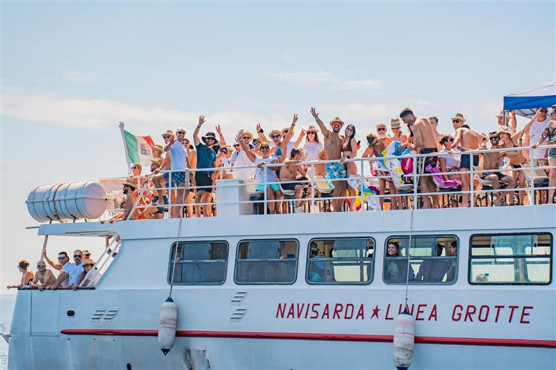 Akènta Day 2026: grande successo per l’evento che celebra l’emersione del vino subacqueo e racconta la Sardegna nel mondo