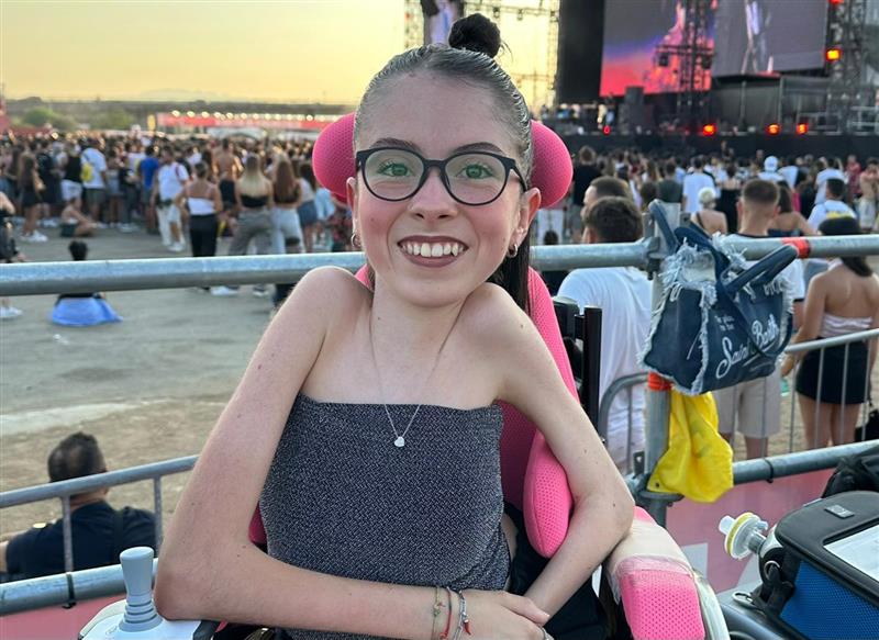 La storia della 17enne Gaia Mura, poca aria nei polmoni per una patologia rara ma un sogno: cantare senza limini