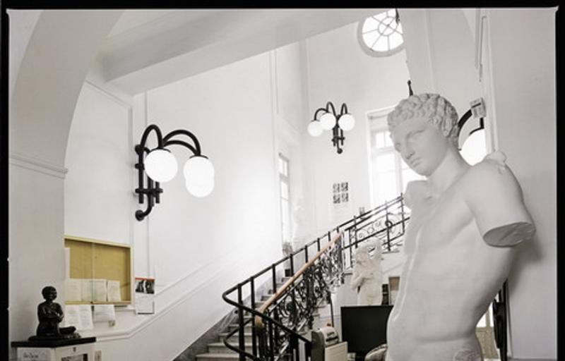 Lezioni di teatro alla Mario Sironi