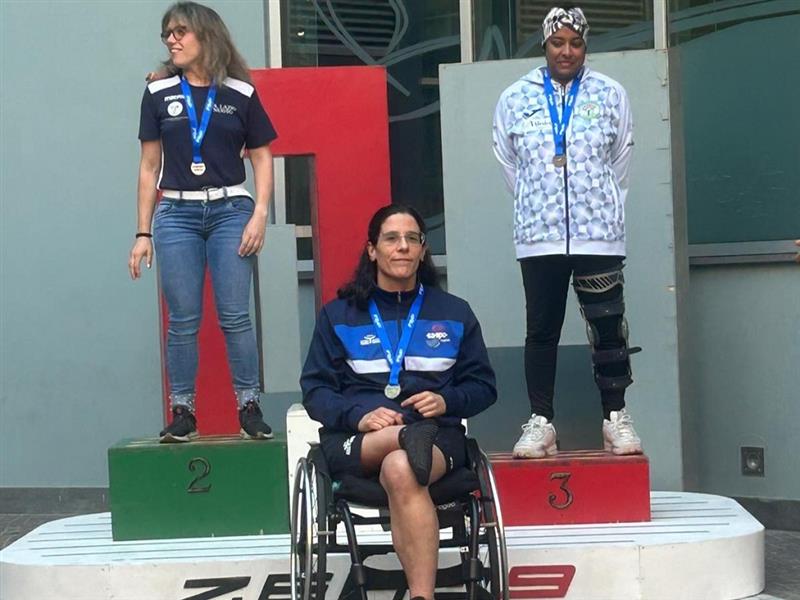 La nuotatrice paralimpica Francesca Secci campionessa d'Italia Master 30