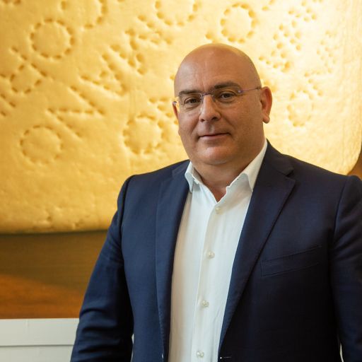 Pecorino Romano DOP, Maoddi: “Dazi USA al 30%? Rallenteranno le vendite e mettono a rischio la tenuta del comparto, servono misure urgenti a sostegno del  settore. Dal Consorzio forte attività di lobbying”