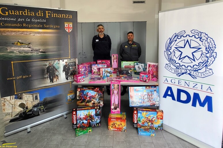 Maxi sequestro di giocattoli falsi in Porto a Cagliari: Arrivavano dalla Cina