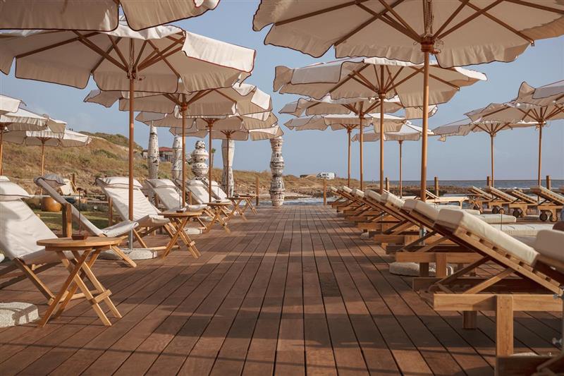 Alghero: il Beach Club A-Mare torna in scena e la rivitalizzazione dell