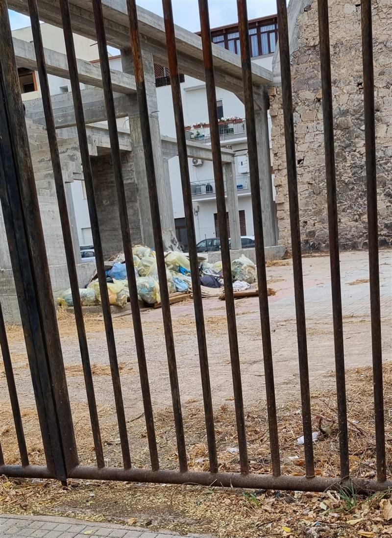 Alghero, degrado all’ex cotonificio e caos in via Marconi: “una bomba ecologica e urbanistica al centro della città”