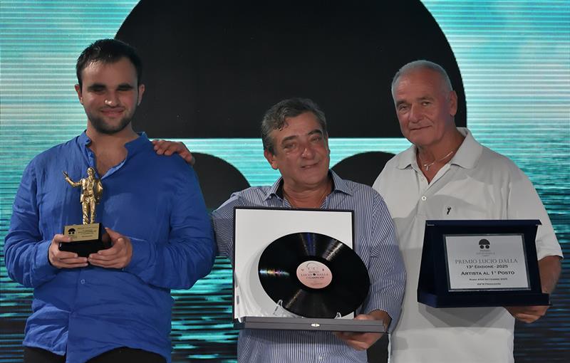 Premio Lucio Dalla, vince a sorpresa Antonino Meschino: “a occhi chiusi, a cuore aperto” conquista Roma