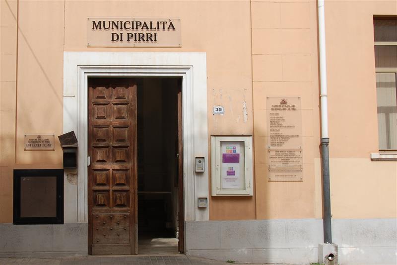 La trincea degli uffici vuoti: il centrodestra difende l