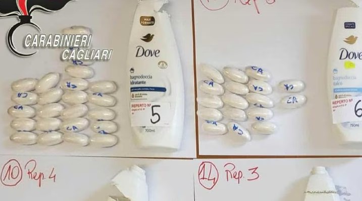 Cagliari: sbarca con la cocaina nascosta nei flaconi di bagnoschiuma, arrestato un 39enne
